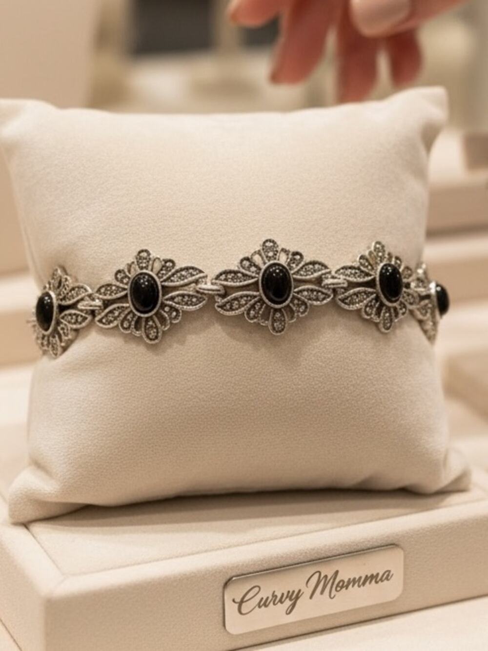 Vintage-Inspired Black Agate Stone Floral Link Bracelet